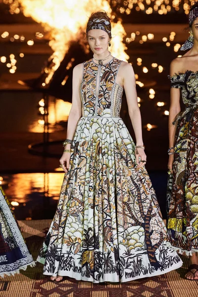 Look 14